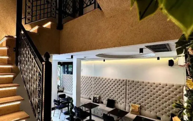 Martin Luxury Hotel