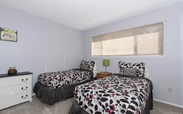 2BR Fabulous Palm Desert Condo by RedAwning