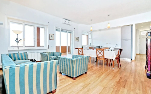 Salaria Apartment