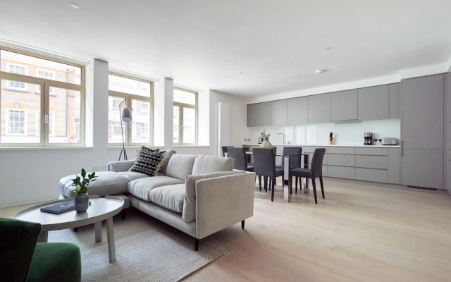 Sleek Oxford Circus Suites by Sonder