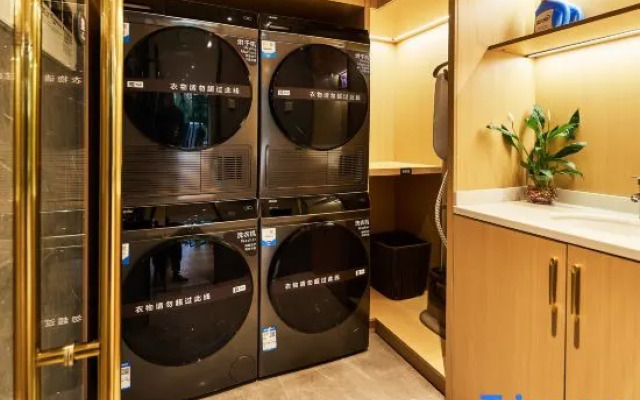 Yuhai Elegant Hotel (Ningbo Qianwan New Area Lishi Plaza )