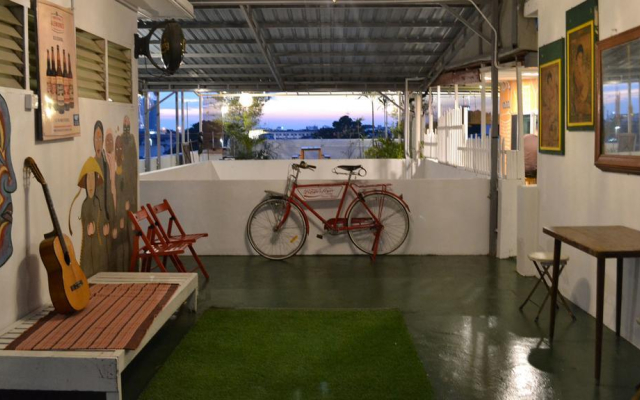 Ringo's Foyer Guest House - Hostel