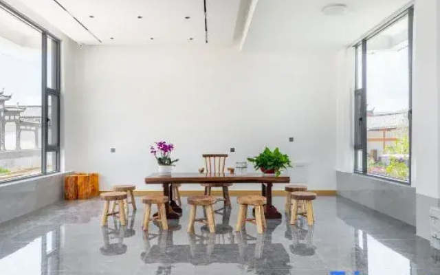 Hidden Village Inn (Sanyi International Airport Branch)