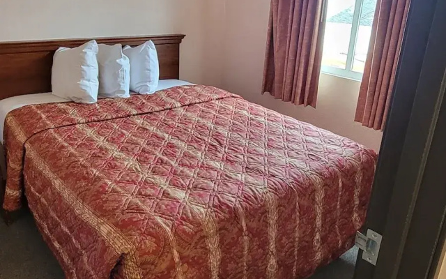Mackinaw Budget Inn