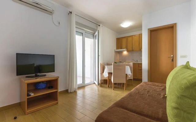 Awesome Home in Makarska With Wifi and 1 Bedrooms
