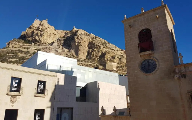 Alicante old city & beach appartment