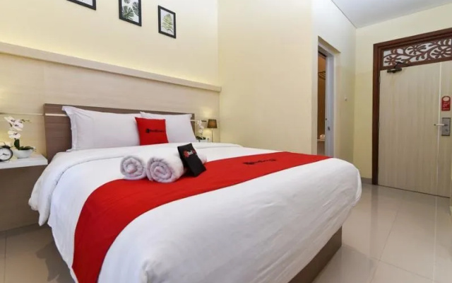 RedDoorz near Udayana University Jimbaran 2