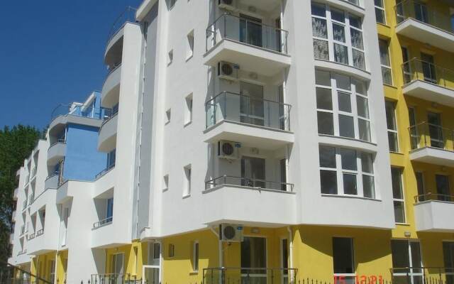Апартаменты Sofia Apartments in Sunny Residence вид на фасад