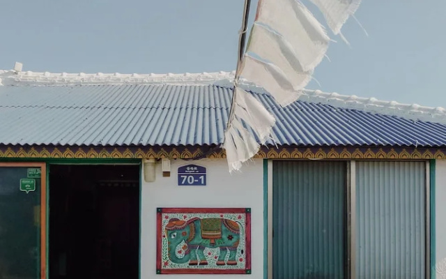 Shanti Shanti Guest House - Hostel