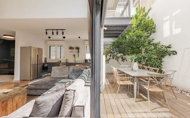 Allenby Spacious 6BR Home by Sea N' Rent