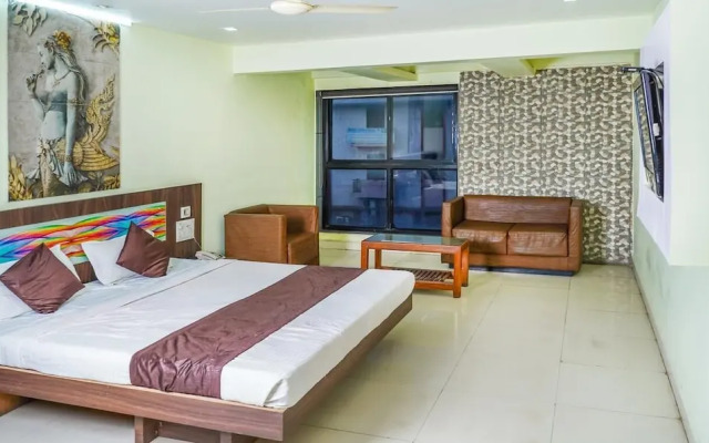 Lals Plaza Hotel