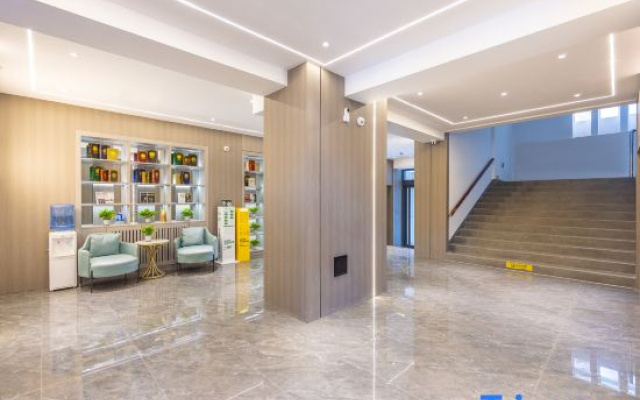Yuelan Hotel (Lanzhou West Passenger Station Huanghe Tower)