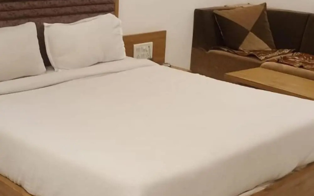 Hotel Maan Palace By OYO Rooms