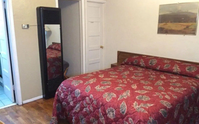 Circle R Motel