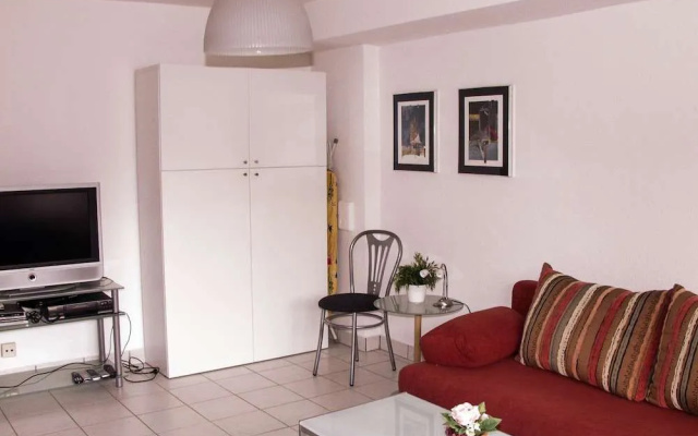 Tolstov-Hotels Big Room Apartment