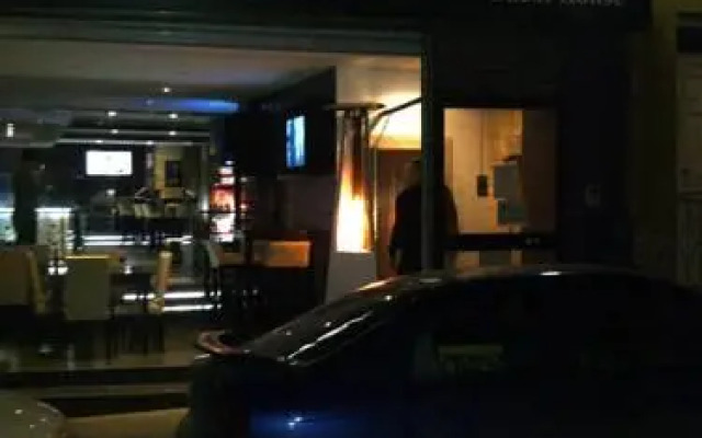 Highlander Guest House And Bar