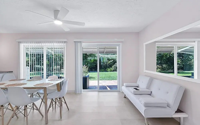 Renovated Quiet All King Bed Suites