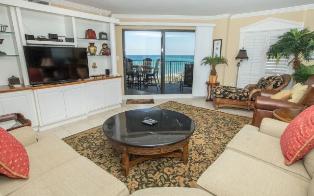 Inlet Reef 610 2 Bedroom Condo by RedAwning