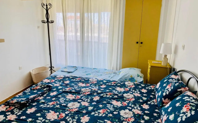 Lovely 50 sq penthouse & 25 sq balcony @ Glyfada