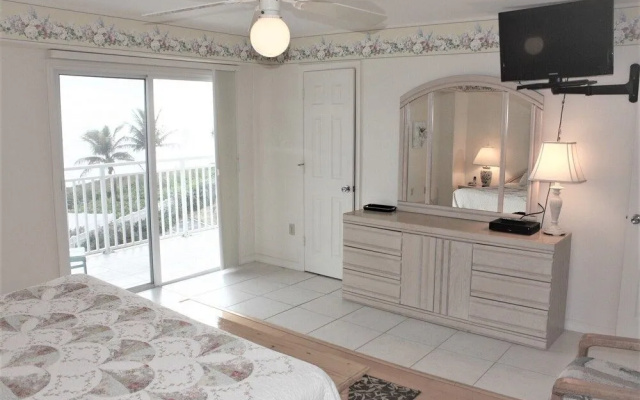 Jamaica Royale - 303 - 2 Br Condo