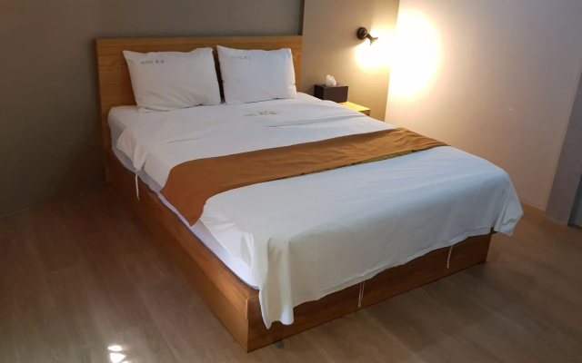 Hwangsil Tourist Hotel