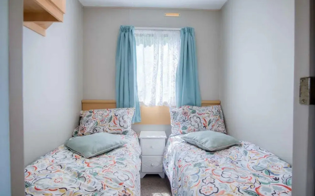 Hopkins Retreat - 3 Bedroom Caravan - Hot Tub