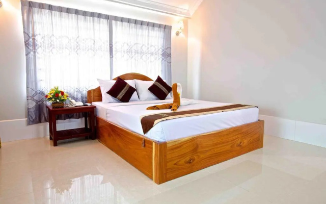 Damnak Riverside Villa