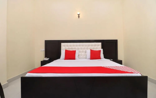 OYO 22012 Hotel B1
