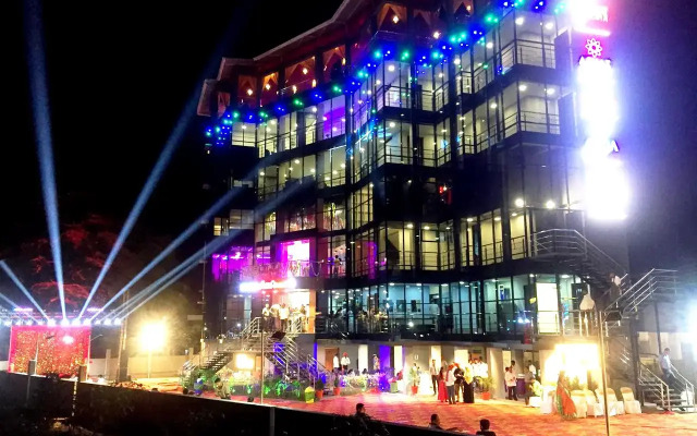 Hotel Amit executive Karad