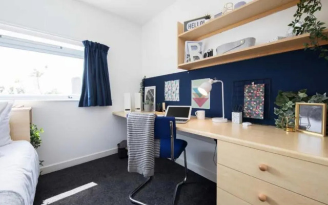 Bright Rooms for STUDENTS Only - Bedford, SK