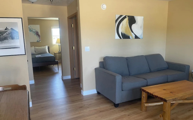 The Kingsley Suites
