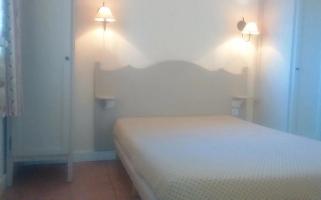 Apartment With one Bedroom in Roquebrune-sur-argens, With Wonderful se