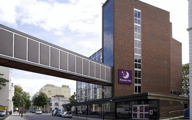 Отель Premier Inn London Kensington вид на фасад