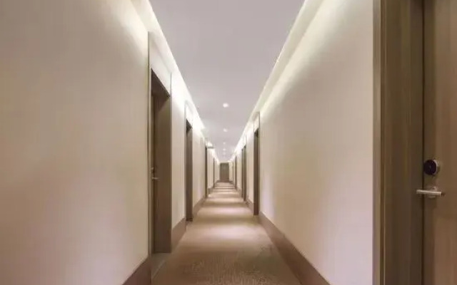 Hi Inn (Nanjing Xiaoshi Metro Station)