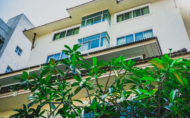 Апартаменты Kanavera House Serviced Apartment вид на фасад