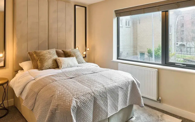 Host Stay Chic Townhouse by the Docks