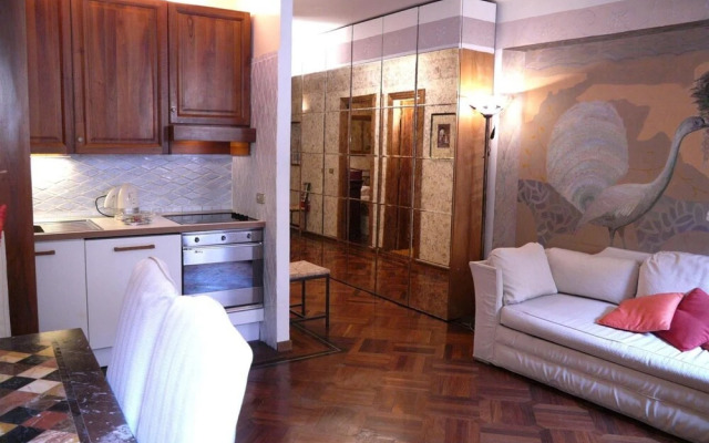 Rondanini in Rome with 1 bedrooms and 1 bathrooms