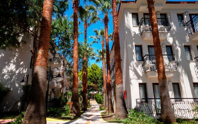 Отель Liberty Hotels Oludeniz вид на фасад