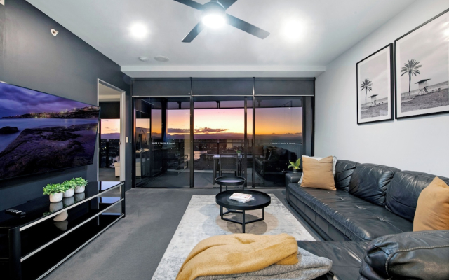 Converted 2 Bedroom Apartments (No Parking) - Circle on Cavill - Wow Stay