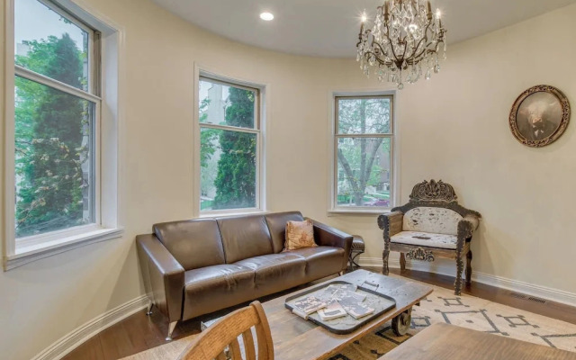 Steps to Lake & Beach! Multi-level Oakland Haven