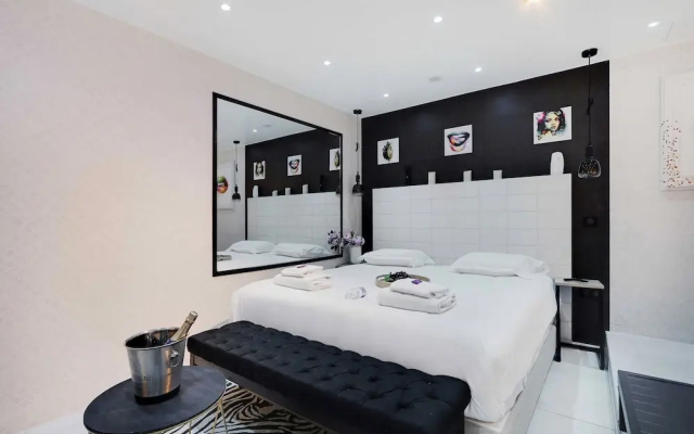Intimate Flat w/ A/C & Jacuzzi - 2br/6p Montmartre