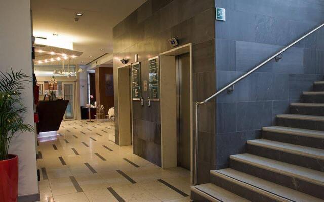 Hotel Sporting Cologno вид на фасад