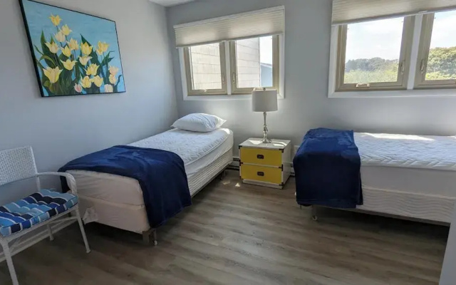 Mariners Court 221