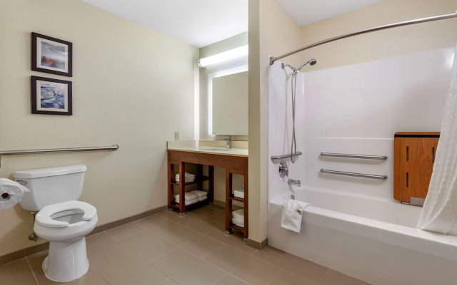Comfort Suites Escanaba West