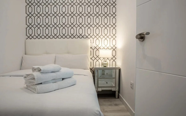 Modern 3 Bdr 2 Bath in La Latina, Near Metro