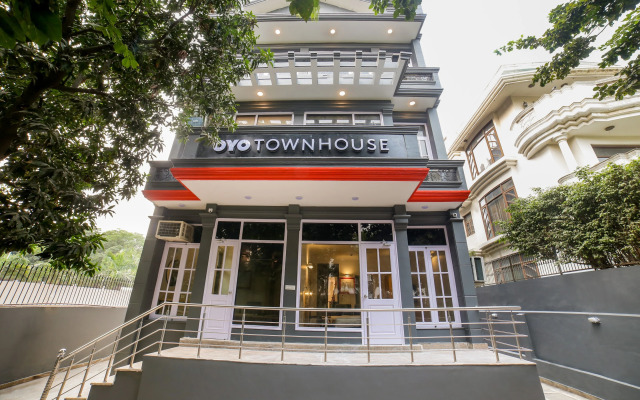 OYO 76804 OYO Townhouse 330