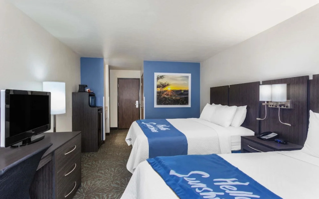 Days Inn & Suites East Flagstaff