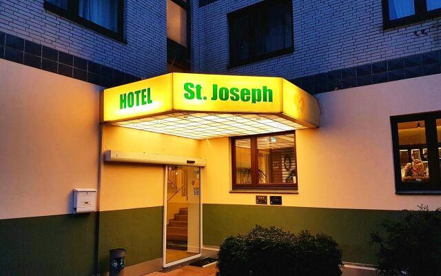 Отель St. Joseph Hotel Германия, Гамбург - отзывы, цены и фото номеров - забронировать отель St. Joseph Hotel онлайн вид на фасад