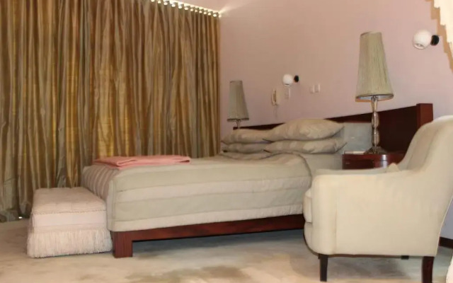 Bokmakierie Country Lodge