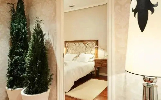 Deluxe Apt-Views to historic Maria Cristina Hotel